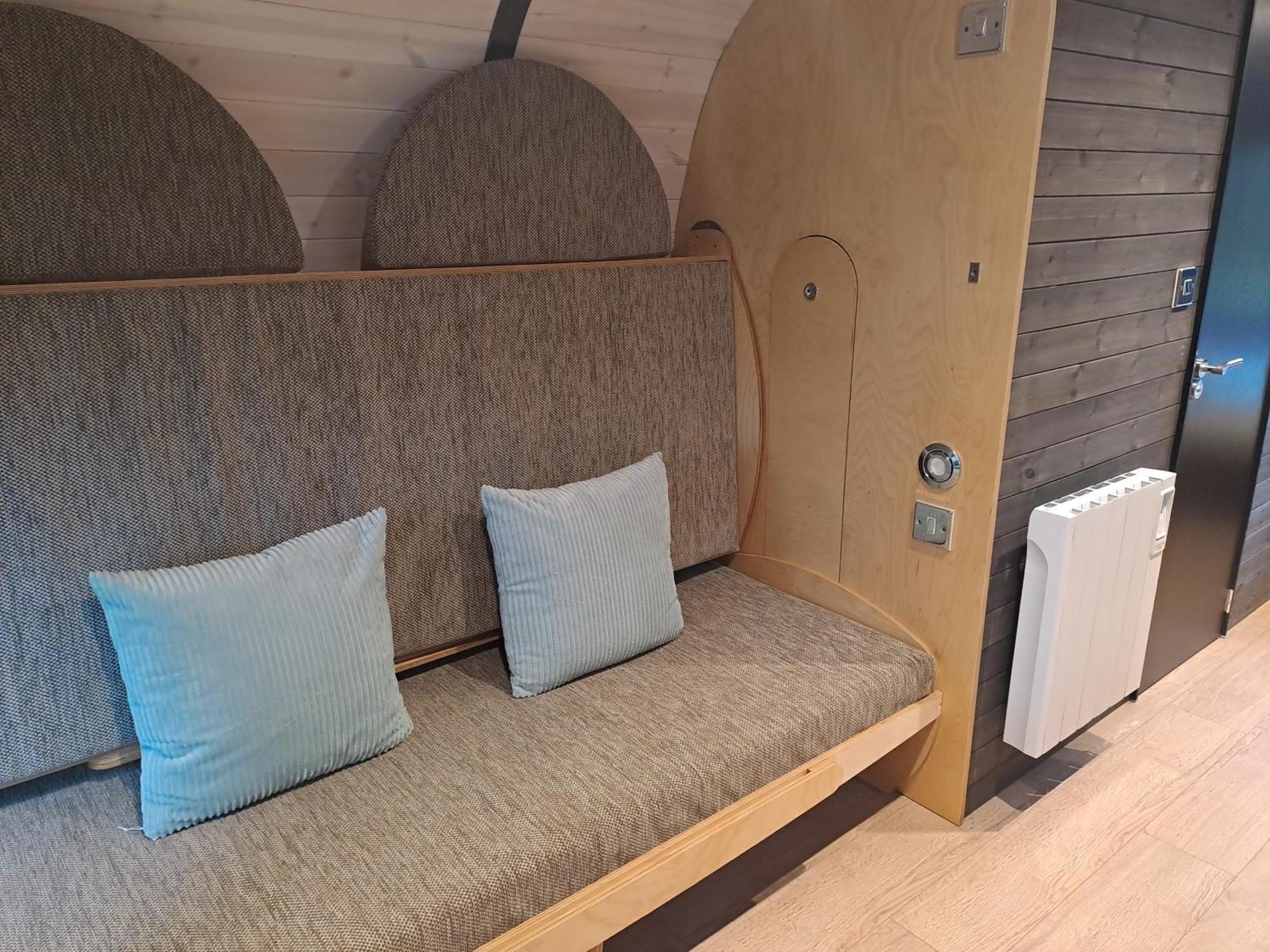 Celtic Minor Pods Villa Ystalyfera Eksteriør bilde